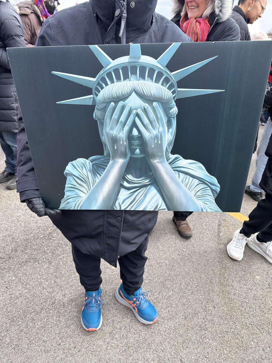 Jon’s amputee girl Robin tweet media