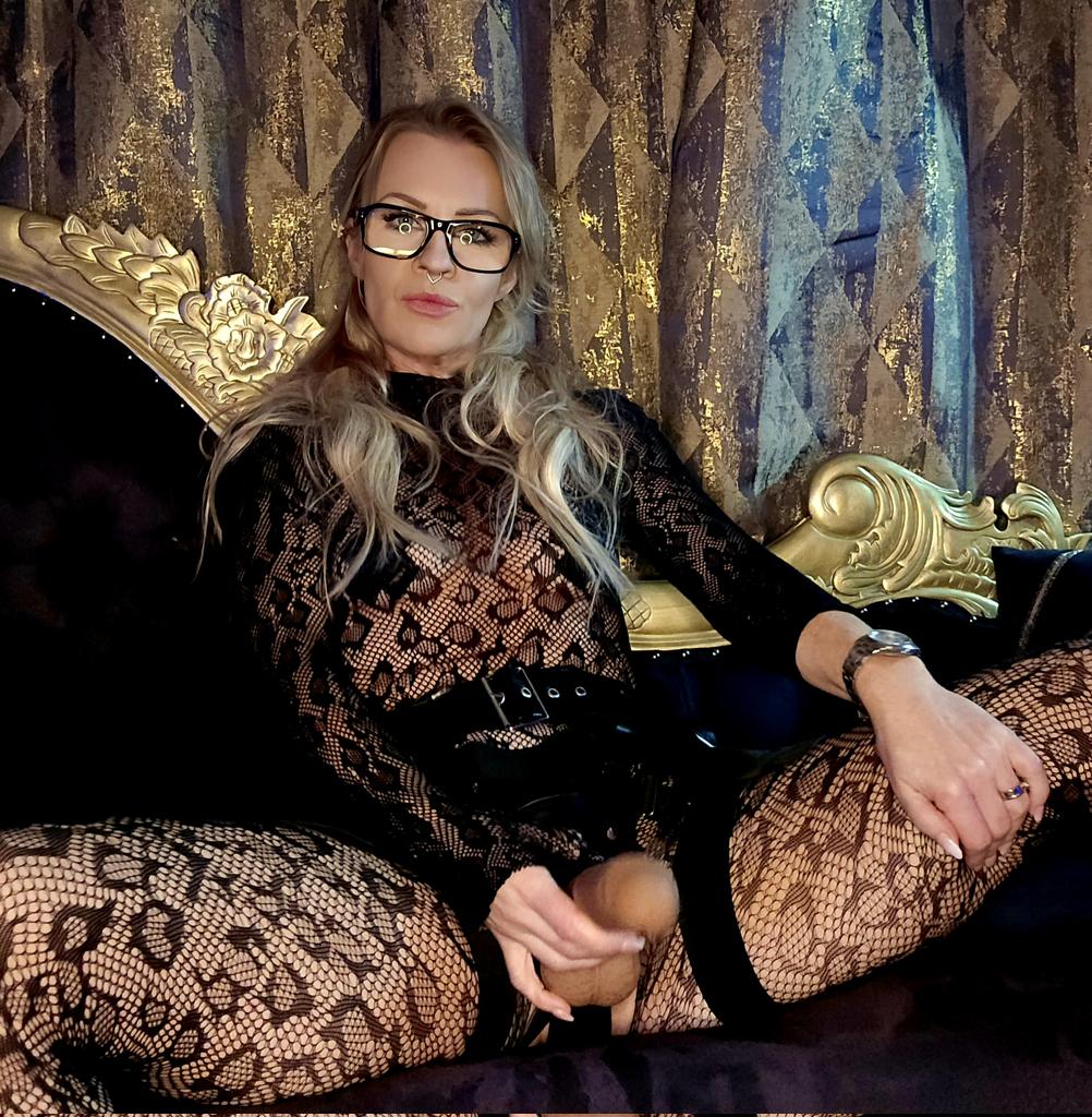 Madame_Rapture ✝️ tweet media