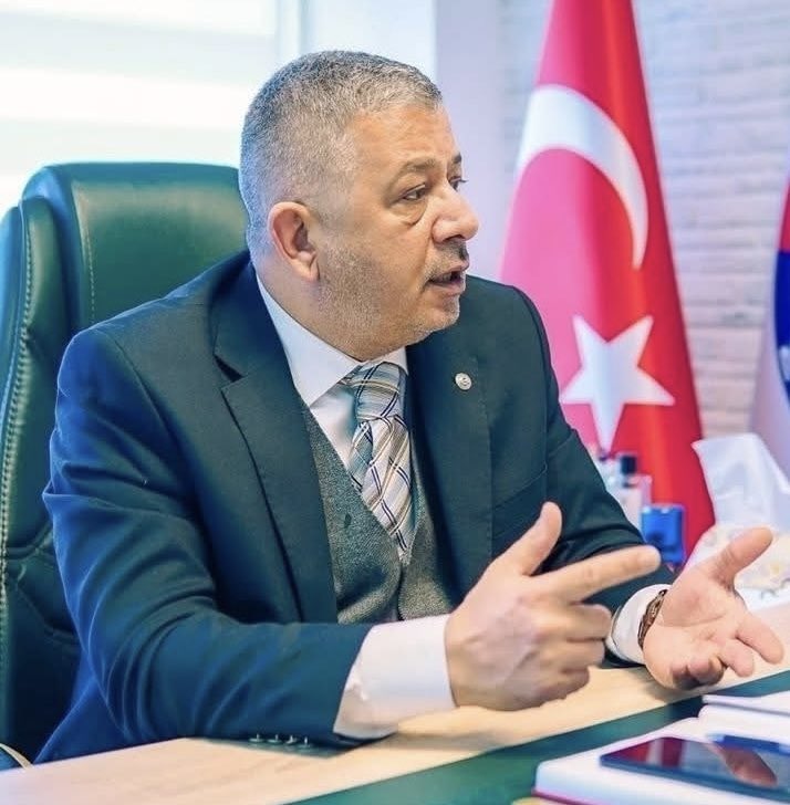 Gafil ali yalçın;

Cumhuriyetin tüm niteliklerinden avuç avuç istifade ediyorsun, ama her fırsatta Büyük Önder Gazi Mustafa Kemal Atatürk ve inkılapları üzerine pervasızca cümle kurmaktan imtina etmiyorsun.

Şunun ifadelerine bakın, resmen Türkiye Cumhuriyeti Devleti’ni hedef