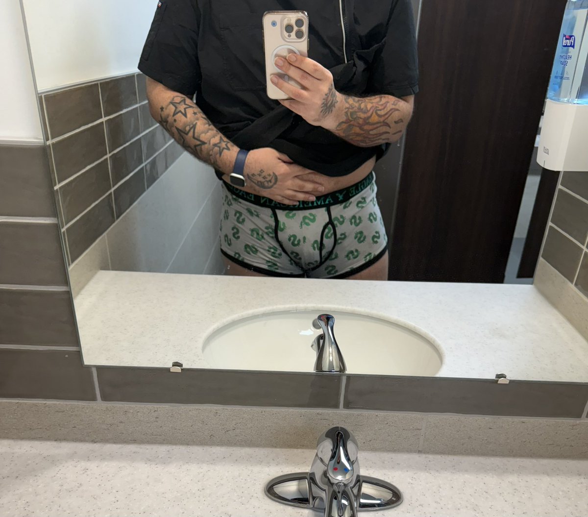 Get your snoot in there~