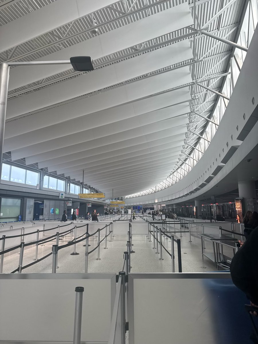 scornick's tweet photo. Jet blue JFK terminal 5 10:20am https://t.co/pEl5jJtfRl