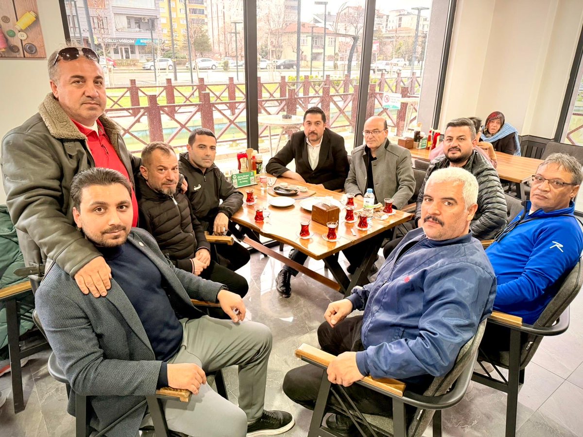 📌 Aksaray’da Değerlendirme Buluşması

Derneğimiz tarafından hazırlanan ve yürütülen “Türkiye Yüzyılında YURT Dernekleri” Çalıştayı sonrası dönüş yolunda; Aksaray ilinde, Yozgat, Kırşehir ve Niğde illerimizin kıymetli Başkanlarıyla bir araya geldik.

Gerçekleştirilen buluşmada;