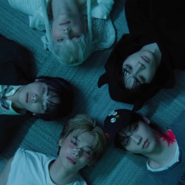 sakupangy's tweet photo. i dont think any other group could pull off the star concepts other than wish and txt https://t.co/6GTDldyB2l