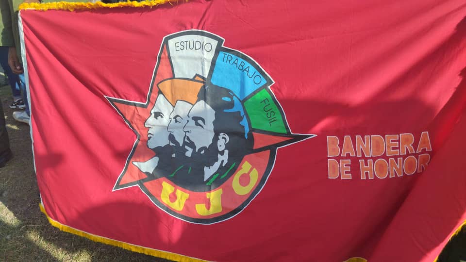 ‼️🇨🇺 Desde muy temprano en esta mañana con #HonorHolguinero y junto a los jóvenes de #HolguínSí estamos en una jornada productiva de trabajo voluntario cultivando la tierra en el organopónico Las Lucía🇨🇺‼️
La juventud cubana no fallará.
#Cuba 
#100AñosConFidel