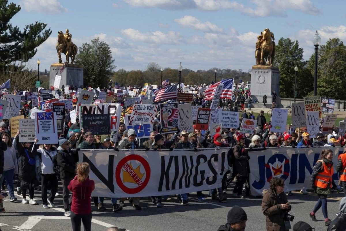 JesusRGonz60142's tweet photo. El "No Kings" contra #Trump moviliza a millones de personas en Estados Unidos.
#TrumpEpsteinCoverup
#TrumpPedófilo
#TrumpCorruption
#TrumpCannibalized
#Trumposo
#TrumpGenocida
#EEUUPeligroHumanidad https://t.co/1ooXfnHqgf