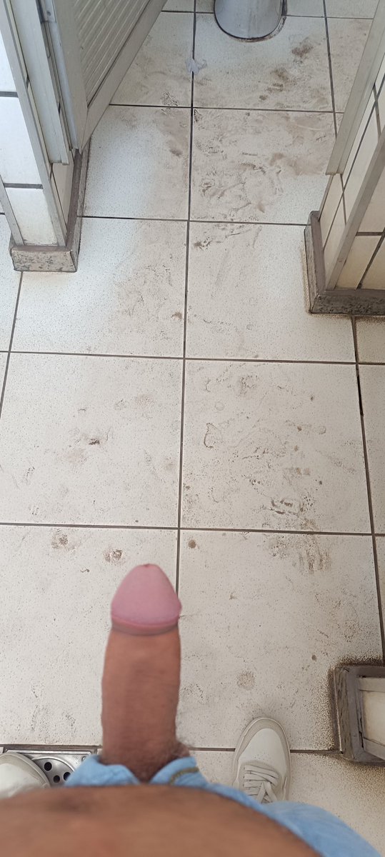 billmg64x's tweet photo. Aquele tesão que dá em banheiro elde beira de estrada... https://t.co/nIuXszszGR
