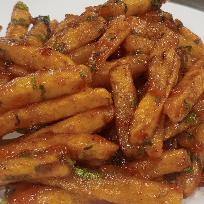 LabMariam48488's tweet image. 🍟🔥 Chips Masala - the ultimate street food comfort!
Crispy fries tossed in a spicy, tangy tomato masala… simple, bold, addictive.
Let’s make it 👇
#MariamFoodLab #StreetFood #ChipsMasala