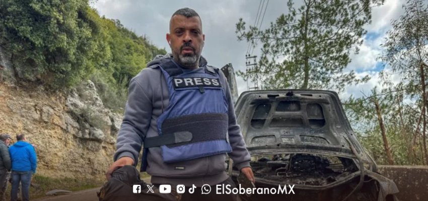 ElSoberanoMX's tweet photo. #Internacional 👉 Bombardeos de Israel matan a periodistas en Líbano y desatan indignación mundial

El presidente Joseph Aoun condenó los hechos y afirmó que los periodistas son civiles protegidos, en medio de creciente presión internacional.

Más en: https://t.co/tRu7yb0Mkz https://t.co/E7eDtURmCW
