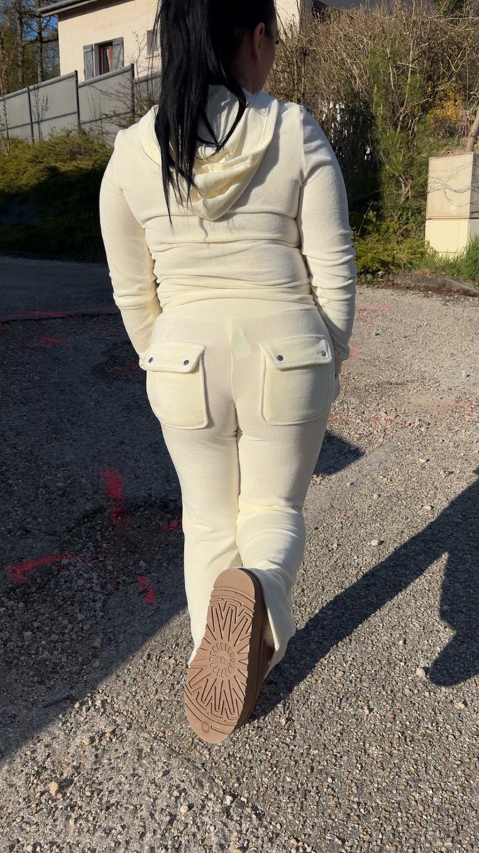 Celui qui m'envoie un virement paypal je le regale🙂

#moneyslave #domina #soumis #bigass #feet #feetbuyers #paypig 

paypal.com/paypalme/Sydne…