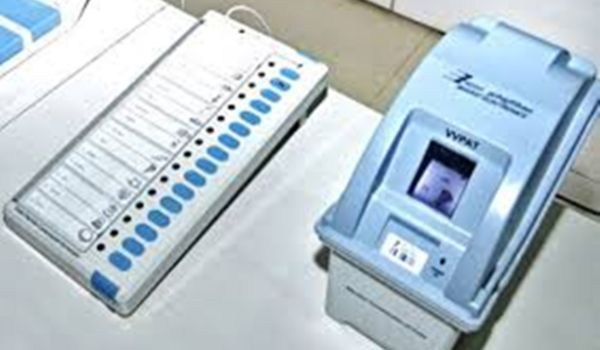 airnewsalerts's tweet photo. Puducherry: 2nd randomisation of #EVMs and #VVPATs for 2026 #AssemblyElections completed
Read more👇
https://t.co/RbAJD29HLH