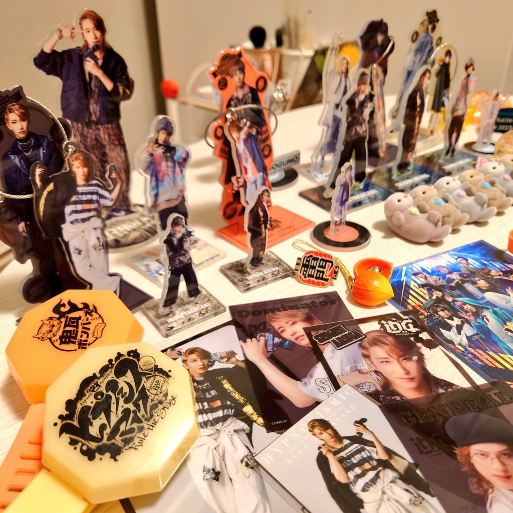 hpmi_22's tweet photo. 友人とグッズ並べながら、お互いに時空院のアクスタを1つも持ってないことに笑った深夜………いつかお迎えするので待っててな🫵🏻 https://t.co/h0v1uF0k1L