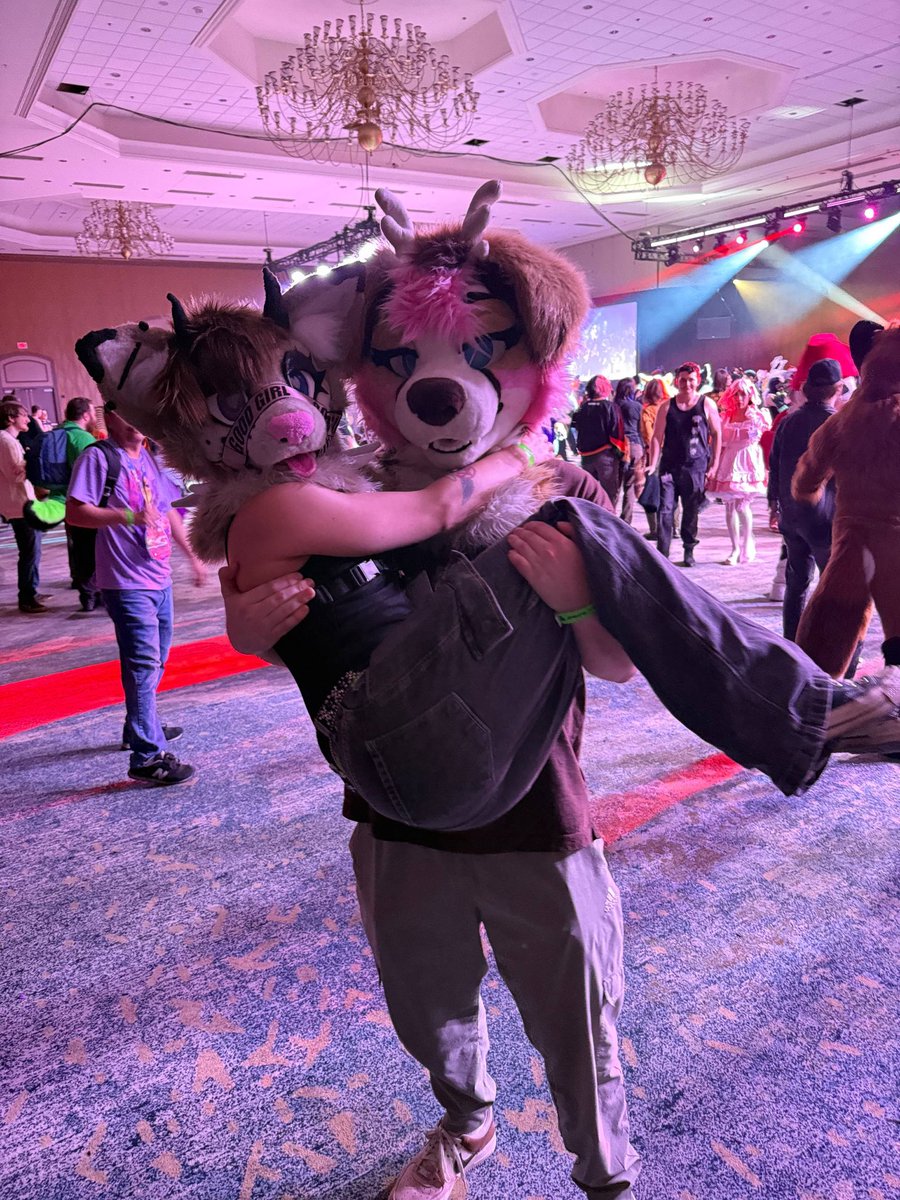 Asterfluffs tweet media