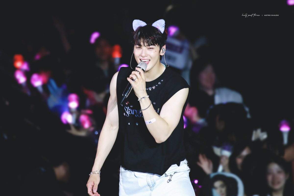 𝐡𝐚𝐥𝐟 𝐩𝐚𝐬𝐭 𝐭𝐡𝐫𝐞𝐞 tweet media