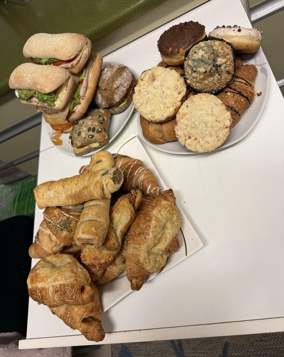 atchinator tweet media