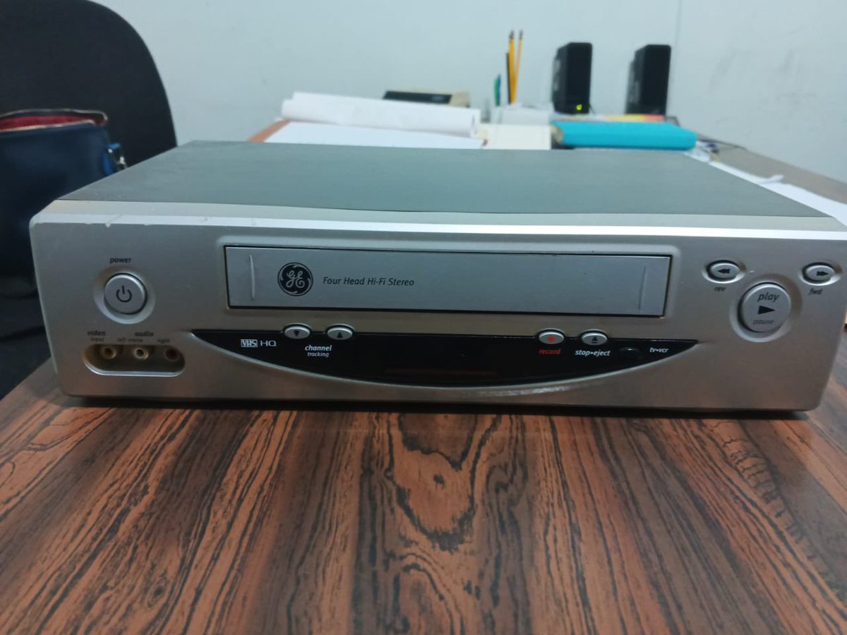 Tengo un VHS en 2026 csm soy feliz