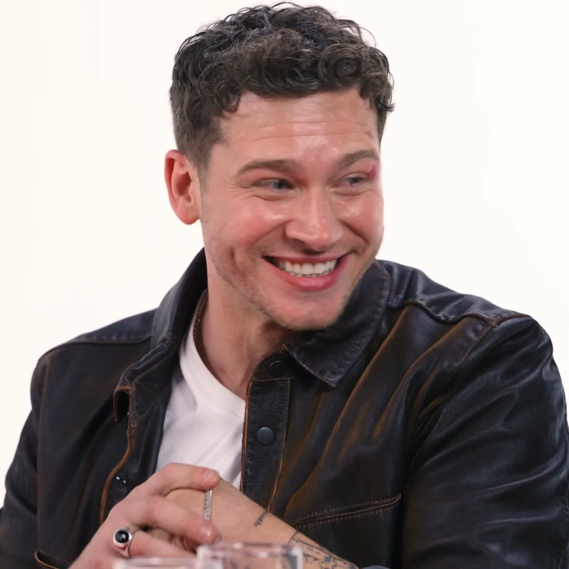 𝜗𝜚 ollie 🦢 tweet media