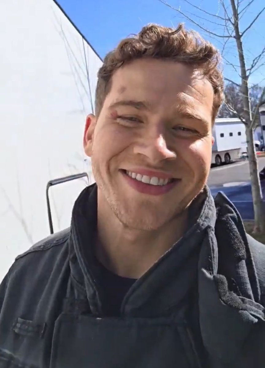 𝜗𝜚 ollie 🦢 tweet media