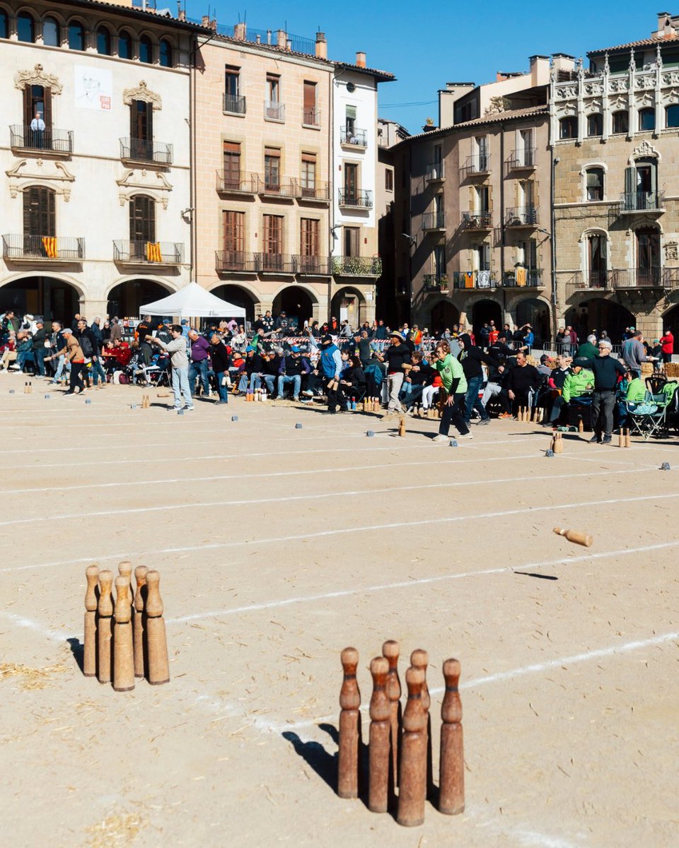 MercatRam's tweet photo. 🌞 Diumenge al matí al Mercat del Ram

Ambient, gent i activitats per tot arreu. Avui toca aprofitar-ho.

Consulta la programació a https://t.co/T0U3XBZGn5

#MercatdelRam https://t.co/06aXHT9G6A