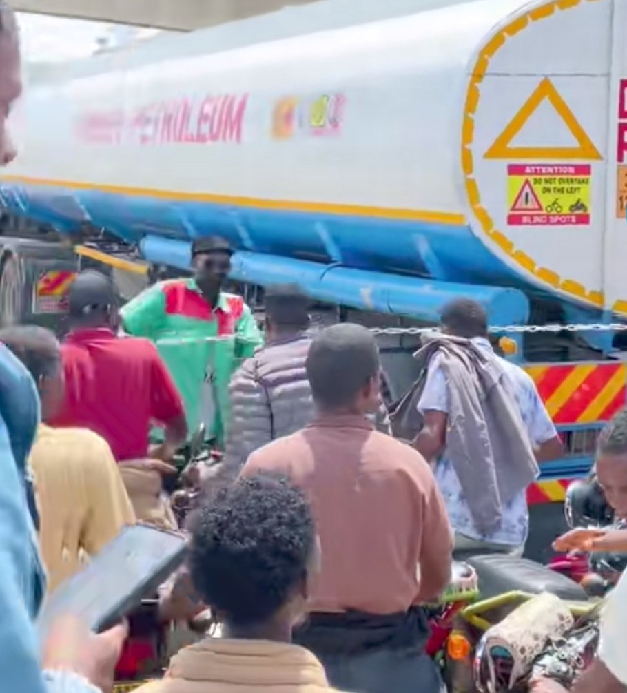 MarsabitDesk's tweet photo. Fuel shortage hits Moyale town leading to scramble as petrol stations https://t.co/QBcugDzs3g