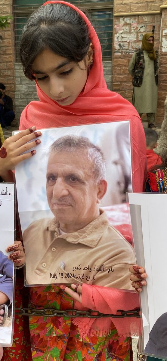 استاد واحد کمبر نا پنا
منیوا نی حوصلہ تا مش اریس
ہوغیوا کہ نے کن دا خنک زہیر کریر
#ProduceWahidKamberBeforeCourt