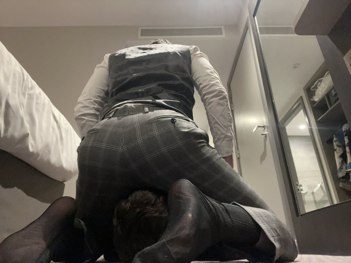 The last thing you see before my ass smothers you and I take your cash 💸