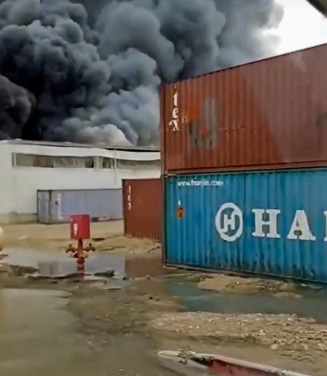 Qns24x7's tweet photo. #JustInn — Factory Goes Up in Flames Following an Iranian Missile attack on an Industrial Zone In Southern Israel. https://t.co/PklWmTcvGS