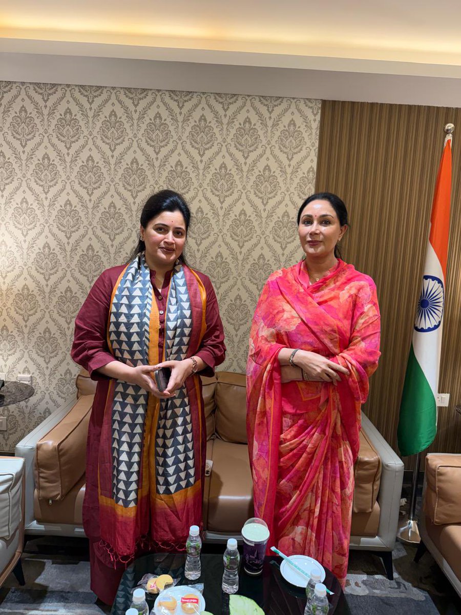 Hello <a href="/grok/">Grok</a> 

राजस्थान की उपमुख्यमंत्री दिया कुमारी के साथ कौन है?