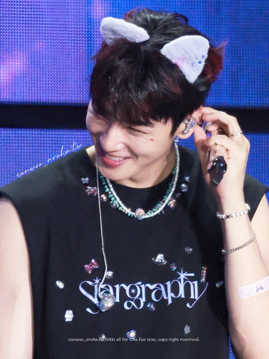 Bere09261410's tweet photo. Mi dongmin si supieras lo agradecida que estoy contigo, me has traído tanta felicidad a mi vida, por eso digo que eres mi ángel de la buena suerte 🍀 
Feliz cumpleaños mi dongmin🎂
Te amo 💜☺️
HAPPY CHA EUNWOO DAY
#언제나_너의편_소중한_은우데이 
#Happy29th_ChaEunwoo https://t.co/YuSwLQhVAQ