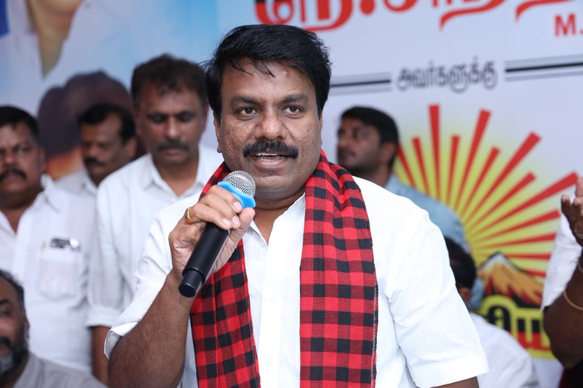 nchitrarasu's tweet photo. கழகத் தலைவர் மாண்புமிகு முதலமைச்சர் @mkstalin அவர்களின் நல்ஆசியுடனும், கழக இளைஞரணிச் செயலாளர் அமைச்சர் அண்ணன் @Udhaystalin அவர்களின் வாழ்த்துகளுடனும், நடைபெறவுள்ள சட்டமன்றத் தேர்தலில் அண்ணா நகர் தொகுதி வேட்பாளராகக் களம் காண்கிறேன்.

இன்று, அண்ணா நகர் தெற்கு பகுதிச் செயலாளர் அண்ணன் ந.இராமலிங்கம் அவர்கள் தலைமையில் நடைபெற்ற 'மதச்சார்பற்ற முற்போக்கு கூட்டணி' கட்சிகளின் ஆலோசனைக் கூட்டத்தில் பங்கேற்று நமது கழகத் தலைவர் அவர்களின் ஆட்சி மீண்டும் அமைய, கூட்டணி கட்சிகளின் நிர்வாகிகள் அனைவரும் ஓயாமல் உழைக்க வேண்டும் எனக் கேட்டுக்கொண்டேன். 

கடந்த ஐந்து ஆண்டுகளில் நமது முதலமைச்சர் அவர்கள் செய்த மகத்தான சாதனைகளை மக்களிடம் கொண்டு சேர்த்து, அண்ணா நகர் தொகுதியில் அதிகப்படியான வாக்குகள் பெற்று மாபெரும் வெற்றி பெற்றிட பாடுபடுவோம்!

#DravidianModel #VoteForDMK #Chitrarasu #Annanagar #ChennaiWestDMK