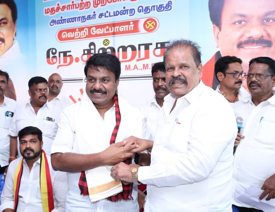 nchitrarasu's tweet photo. கழகத் தலைவர் மாண்புமிகு முதலமைச்சர் @mkstalin அவர்களின் நல்ஆசியுடனும், கழக இளைஞரணிச் செயலாளர் அமைச்சர் அண்ணன் @Udhaystalin அவர்களின் வாழ்த்துகளுடனும், நடைபெறவுள்ள சட்டமன்றத் தேர்தலில் அண்ணா நகர் தொகுதி வேட்பாளராகக் களம் காண்கிறேன்.

இன்று, அண்ணா நகர் தெற்கு பகுதிச் செயலாளர் அண்ணன் ந.இராமலிங்கம் அவர்கள் தலைமையில் நடைபெற்ற 'மதச்சார்பற்ற முற்போக்கு கூட்டணி' கட்சிகளின் ஆலோசனைக் கூட்டத்தில் பங்கேற்று நமது கழகத் தலைவர் அவர்களின் ஆட்சி மீண்டும் அமைய, கூட்டணி கட்சிகளின் நிர்வாகிகள் அனைவரும் ஓயாமல் உழைக்க வேண்டும் எனக் கேட்டுக்கொண்டேன். 

கடந்த ஐந்து ஆண்டுகளில் நமது முதலமைச்சர் அவர்கள் செய்த மகத்தான சாதனைகளை மக்களிடம் கொண்டு சேர்த்து, அண்ணா நகர் தொகுதியில் அதிகப்படியான வாக்குகள் பெற்று மாபெரும் வெற்றி பெற்றிட பாடுபடுவோம்!

#DravidianModel #VoteForDMK #Chitrarasu #Annanagar #ChennaiWestDMK