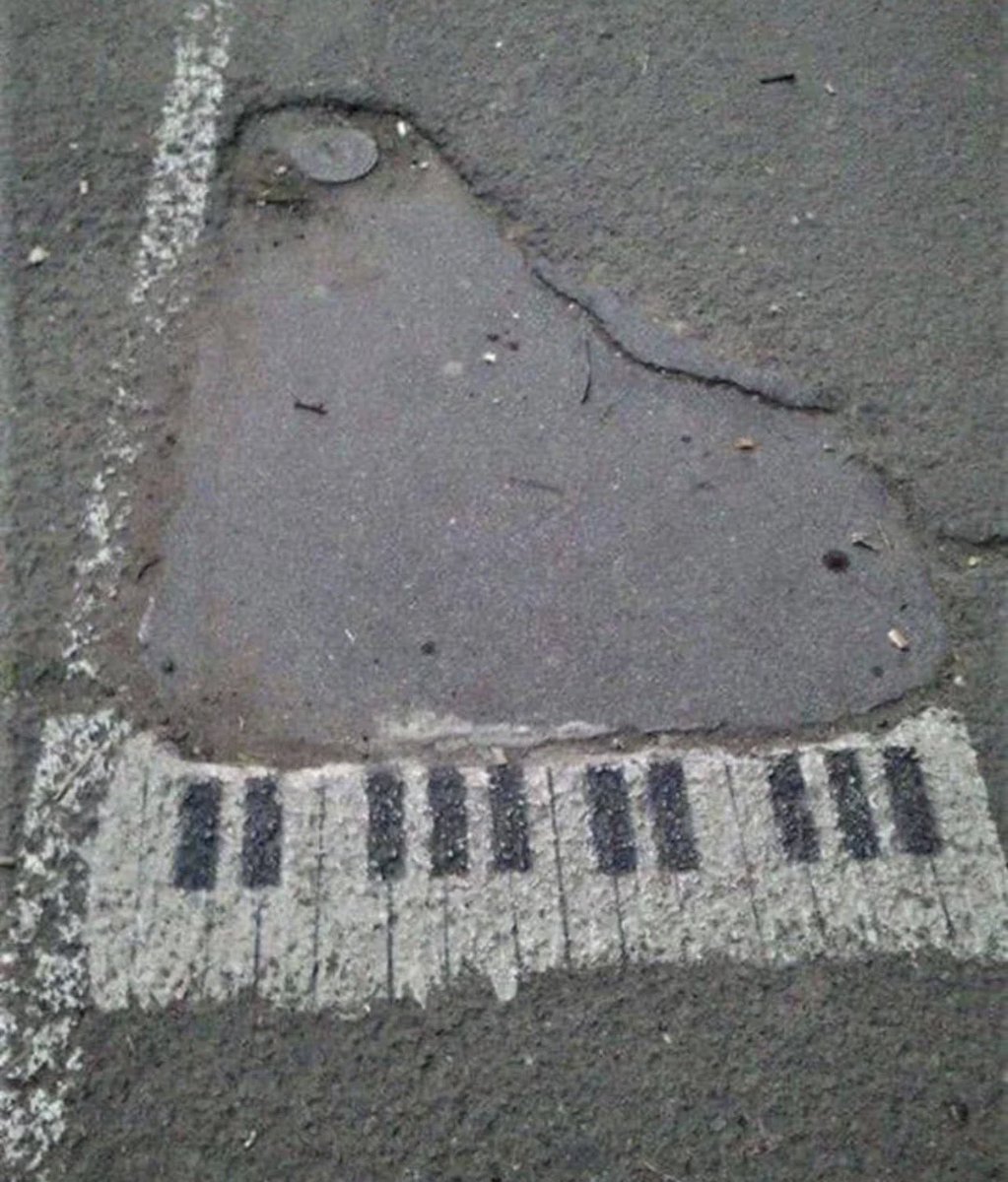 No Context Brits tweet media