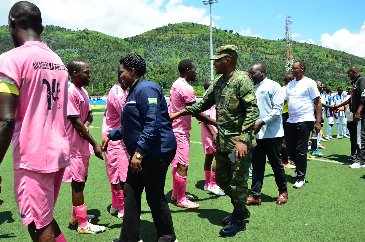 Adam Yannick tweet media