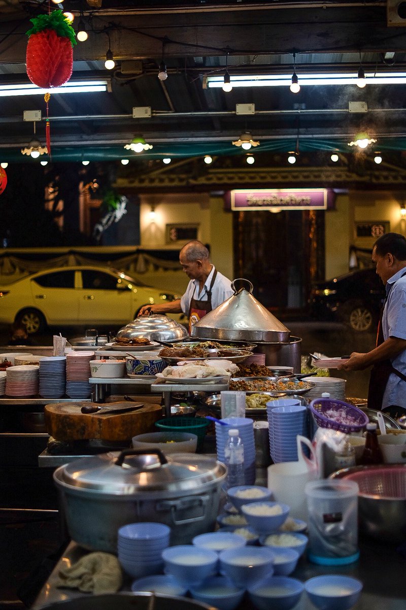 IbzPs's tweet photo. ข้าวต้มวัดบวร ร้านเก่าแก่มาก โตมากับร้านนี้ มาเพื่อกินหมูก้อนสับไข่เค็ม หมูกรอบทอด และเซทขาหมู ฟาดข้าวเปล่าไปสามถ้วย #อร่อยไปแดก #อร่อยบอกต่อ #วงในพาแดก #kin24hrs #aroii #wongnai https://t.co/YkEfo5A5gS