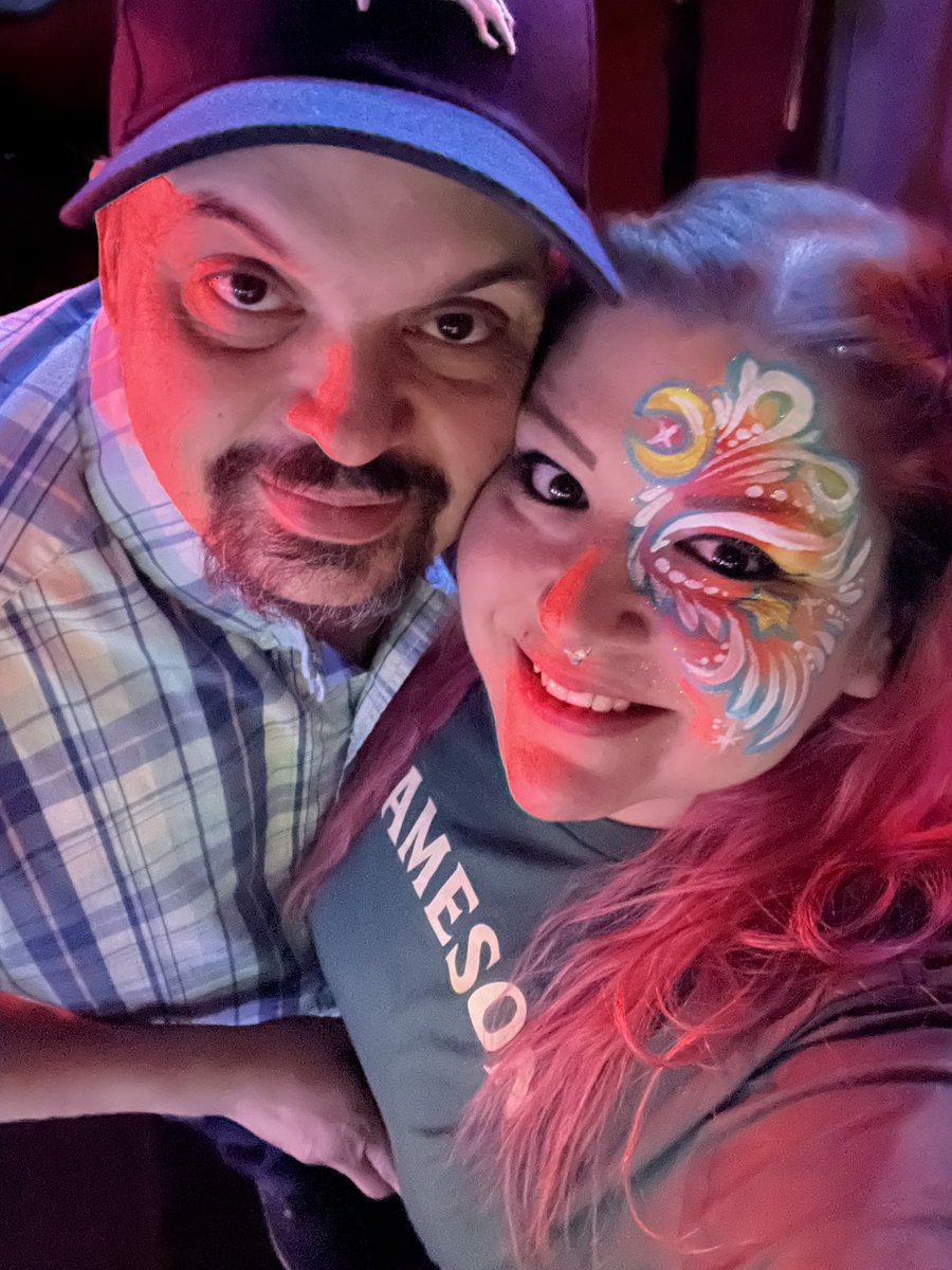 DizzyTypeBroad's tweet photo. Oh, you know a normal karaoke night 🥰🥰 https://t.co/HcB7Pc63nF