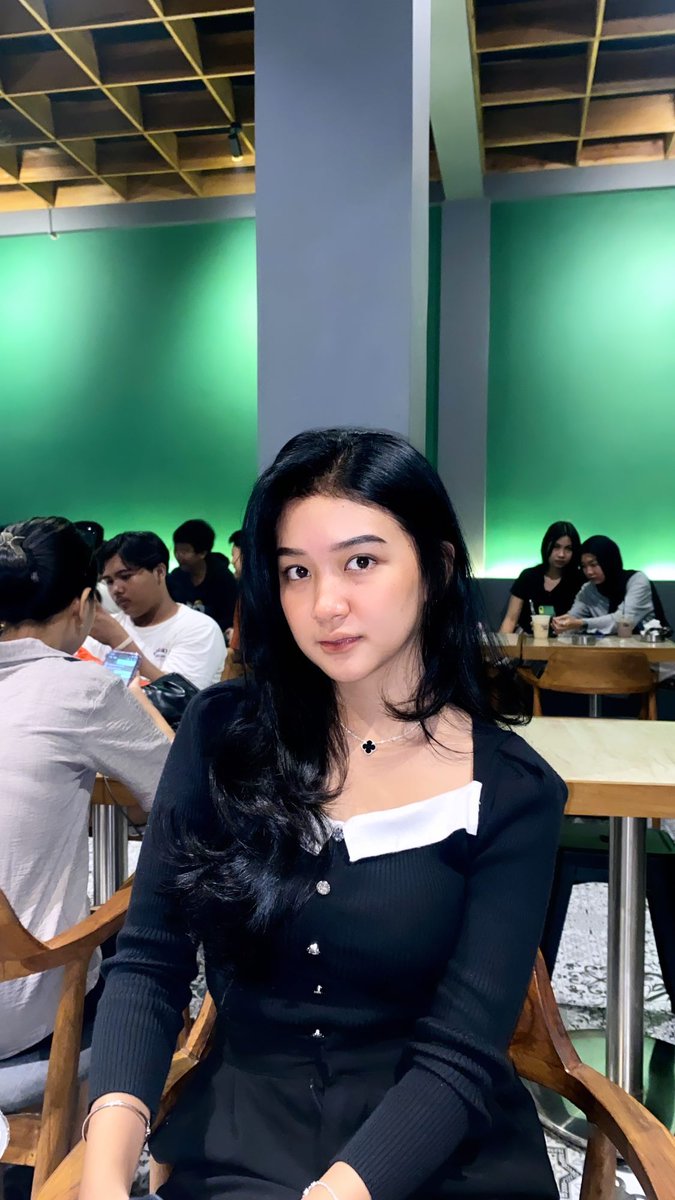 aprllil's tweet photo. Hallo all, info aprovit lgsg tele or wa bby 💋
#bobali 
#bodenpasar 
#expobali https://t.co/3vAVKDUZqu