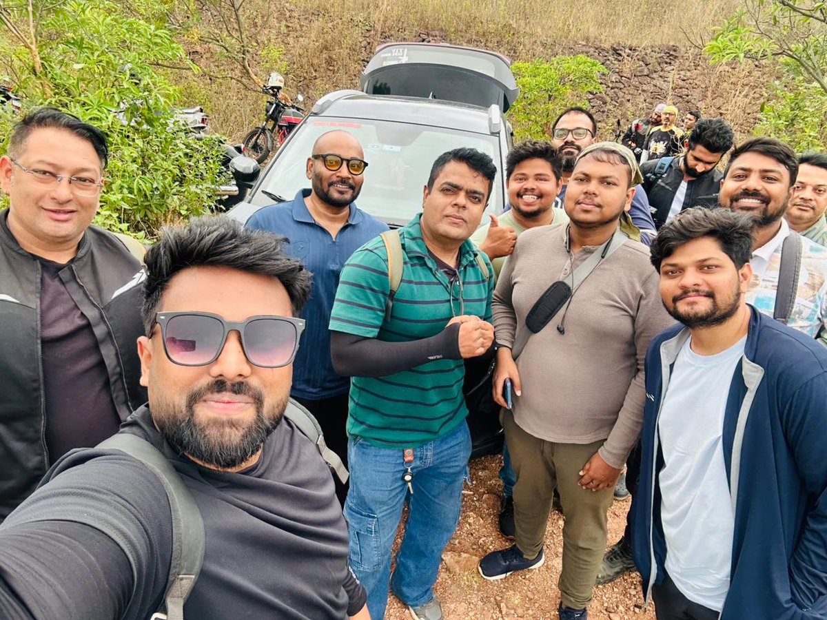 pathikj80's tweet photo. Surreal hilltop vistas, hidden trails, a rider's birthday celebration, a brush with royalty, and echoes of history.

Today’s #RideWithHonour ride to Neulpur Hill &amp; Gadamadhupur Palace was nothing short of a story in motion. https://t.co/jK2vdhrJRG