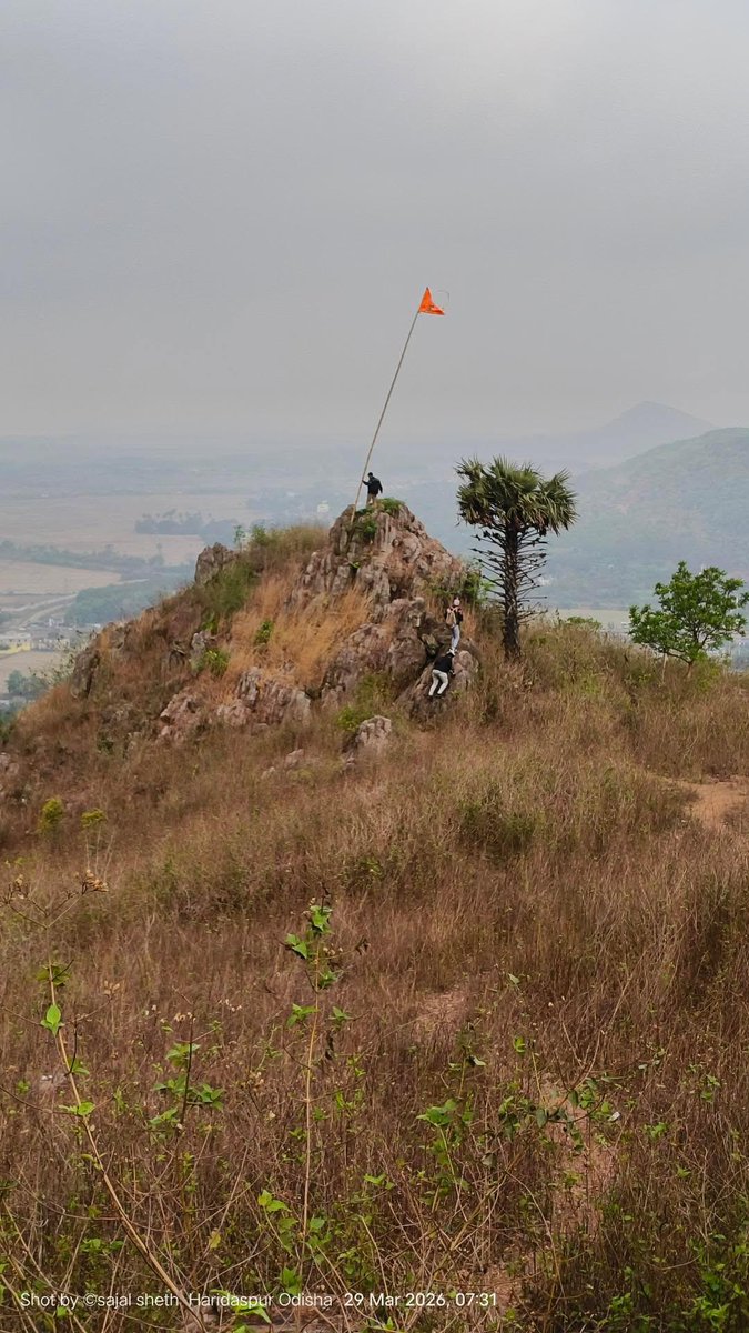 pathikj80's tweet photo. Surreal hilltop vistas, hidden trails, a rider's birthday celebration, a brush with royalty, and echoes of history.

Today’s #RideWithHonour ride to Neulpur Hill &amp; Gadamadhupur Palace was nothing short of a story in motion. https://t.co/jK2vdhrJRG