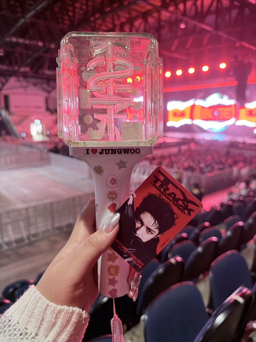 ชลม 𓈒૮ . ̫ . ა𓈒 tweet media