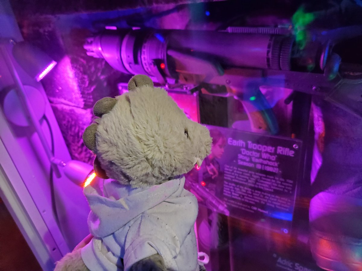 Dino the wee green dude tweet media