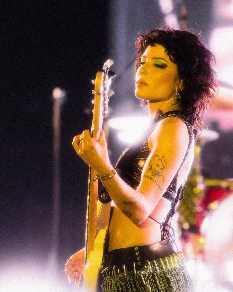 Halsey Brasil tweet media