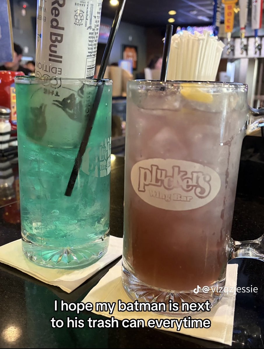 Pluckers Wing Bar tweet media