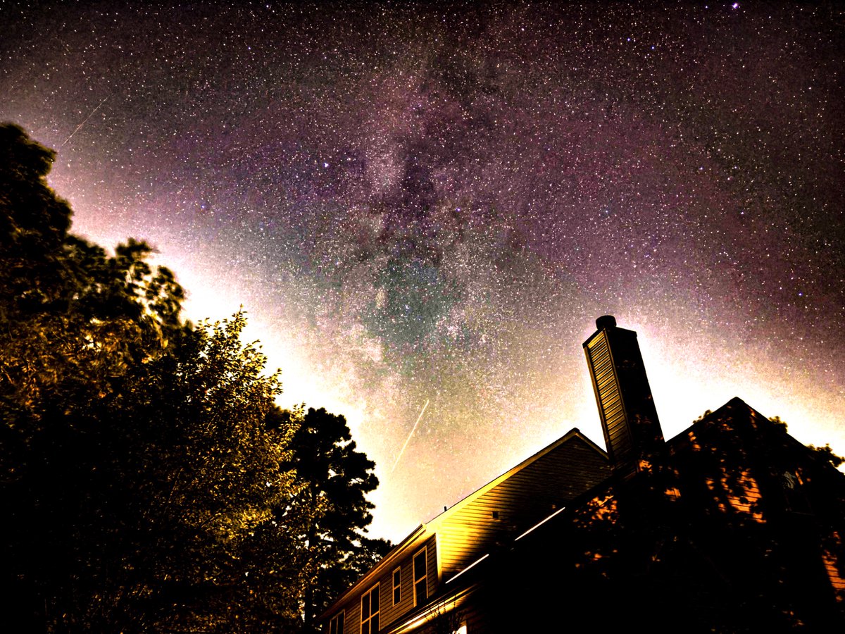 RedEclipse347's tweet photo. It's amazing what your phone can capture. I live in a bortle 6 area and was still able to capture this. https://t.co/yESlTV5wV8