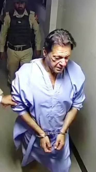 RafaqatAli44191's tweet image. پتہ نہی یہ تصاویر اصلی ہیں بھی کے نہی مگر جس نے مسجد نبوی میں طوفان بدتمیزی برپا کروا کے توہین مقام نبوی کی اسکا اس سے زیادہ زلیل ھونا بنتا ہے_،،،

@AzmaBokhariPMLN
@AmjadHafeez19
@alimdar82
 #foryoupage #fightcoronavirus #for #you #PTI