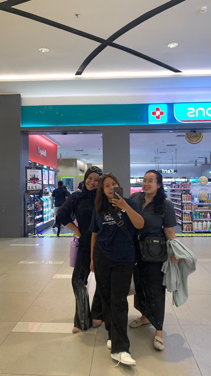 𝐅𝐥𝐨🦋 tweet media