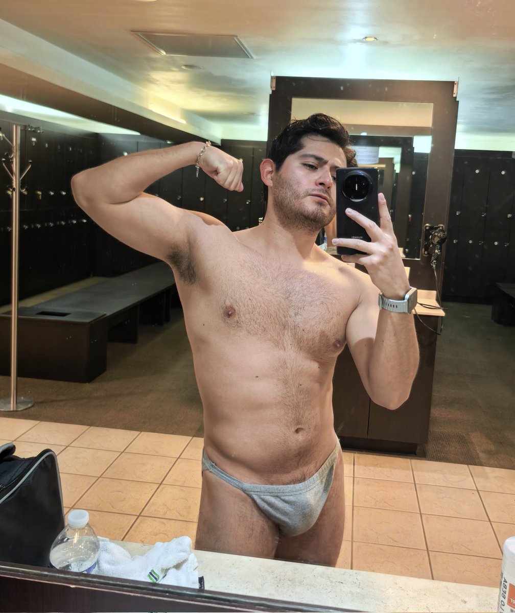 brassitox's tweet photo. domingo de bikini por la ciudad 🔥 https://t.co/1tnqUNZX66