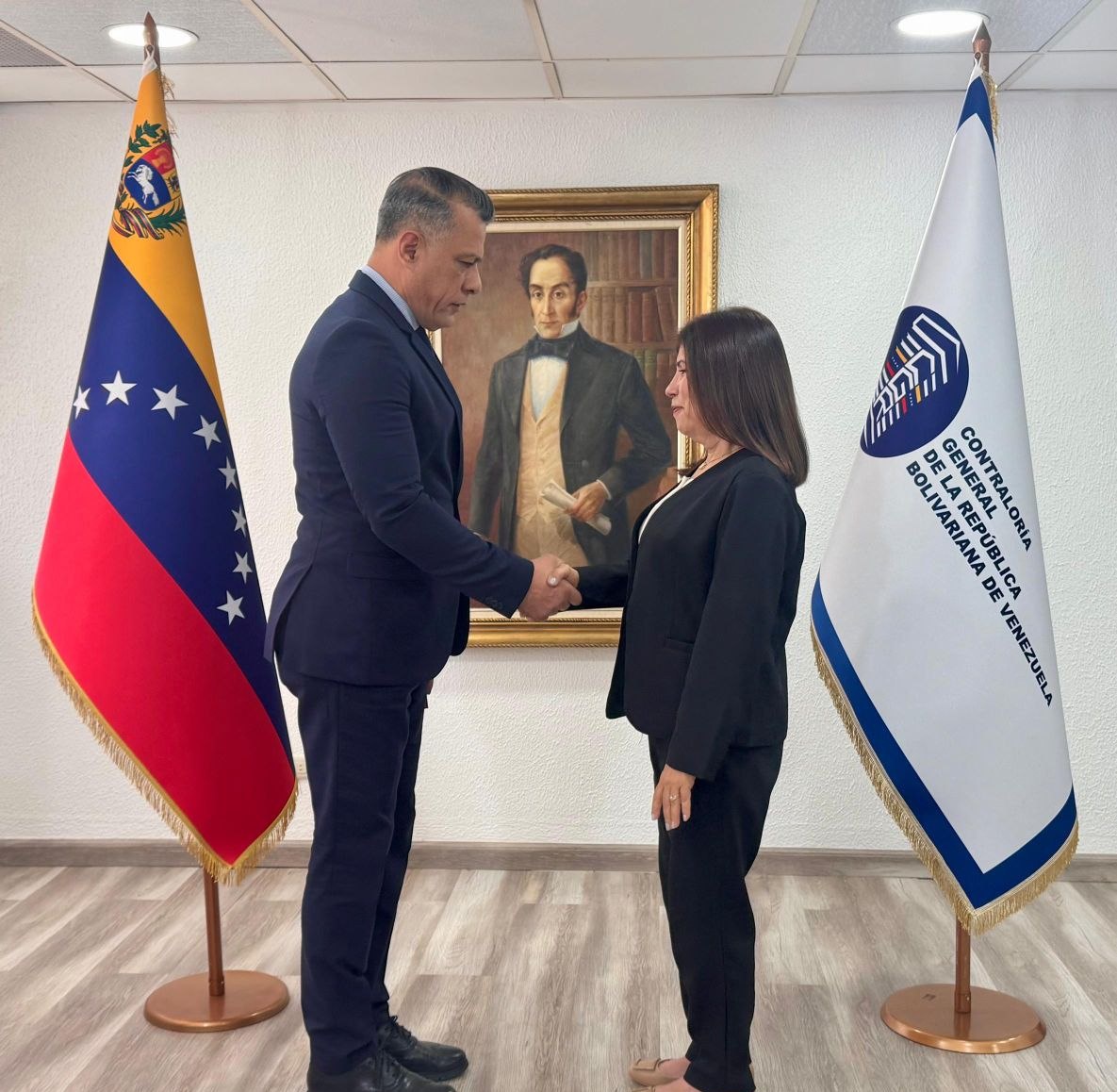 CGRVenezuela's tweet photo. #CGR | La Contraloría General de la República Bolivariana de Venezuela refuerza la supervisión fiscal en el municipio Diego Ibarra del estado Carabobo, al juramentar a la nueva autoridad para la Contraloría de esa localidad. https://t.co/KPV3D6kMxX