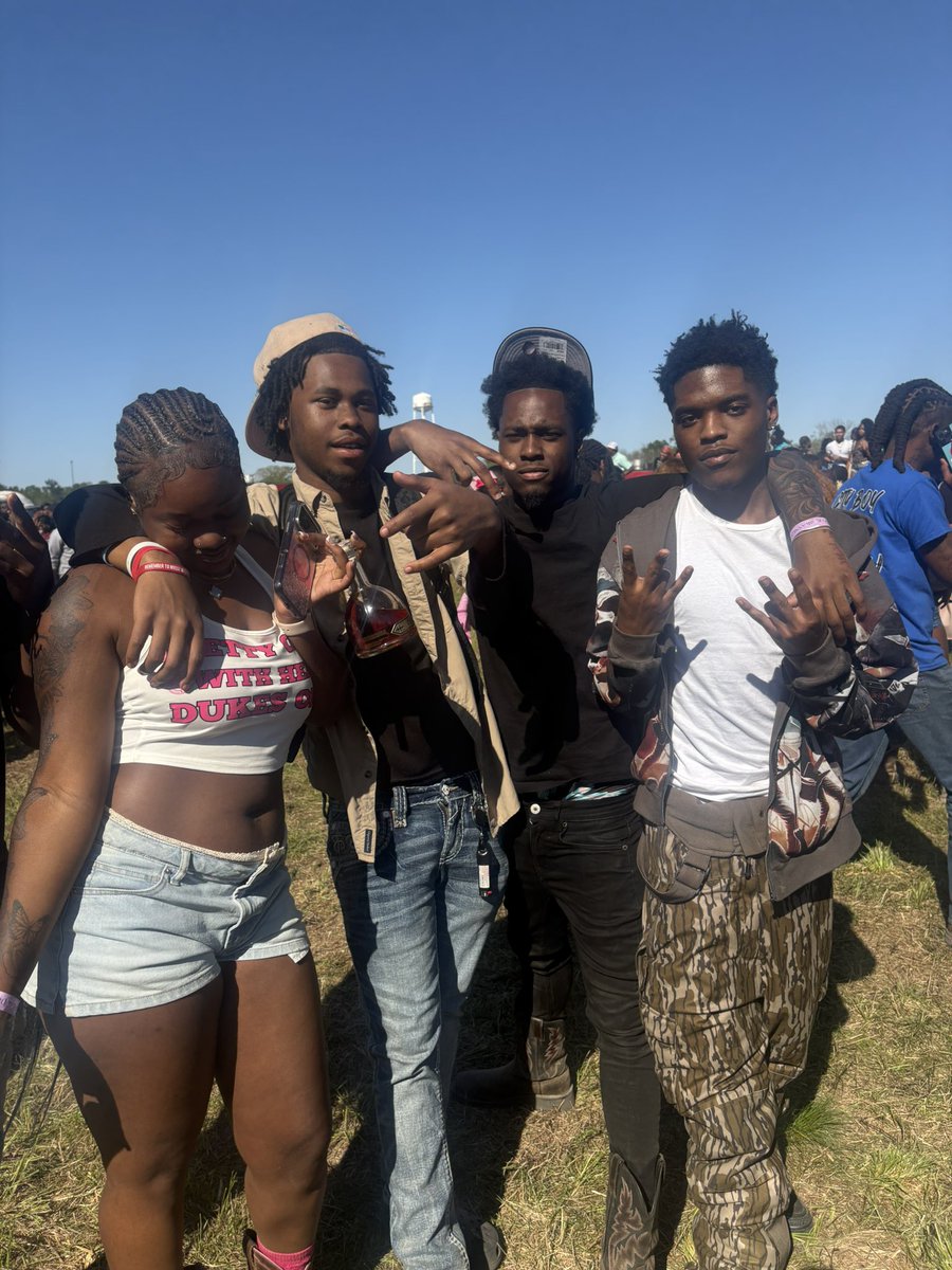 ⛹🏾‍♂️ tweet media