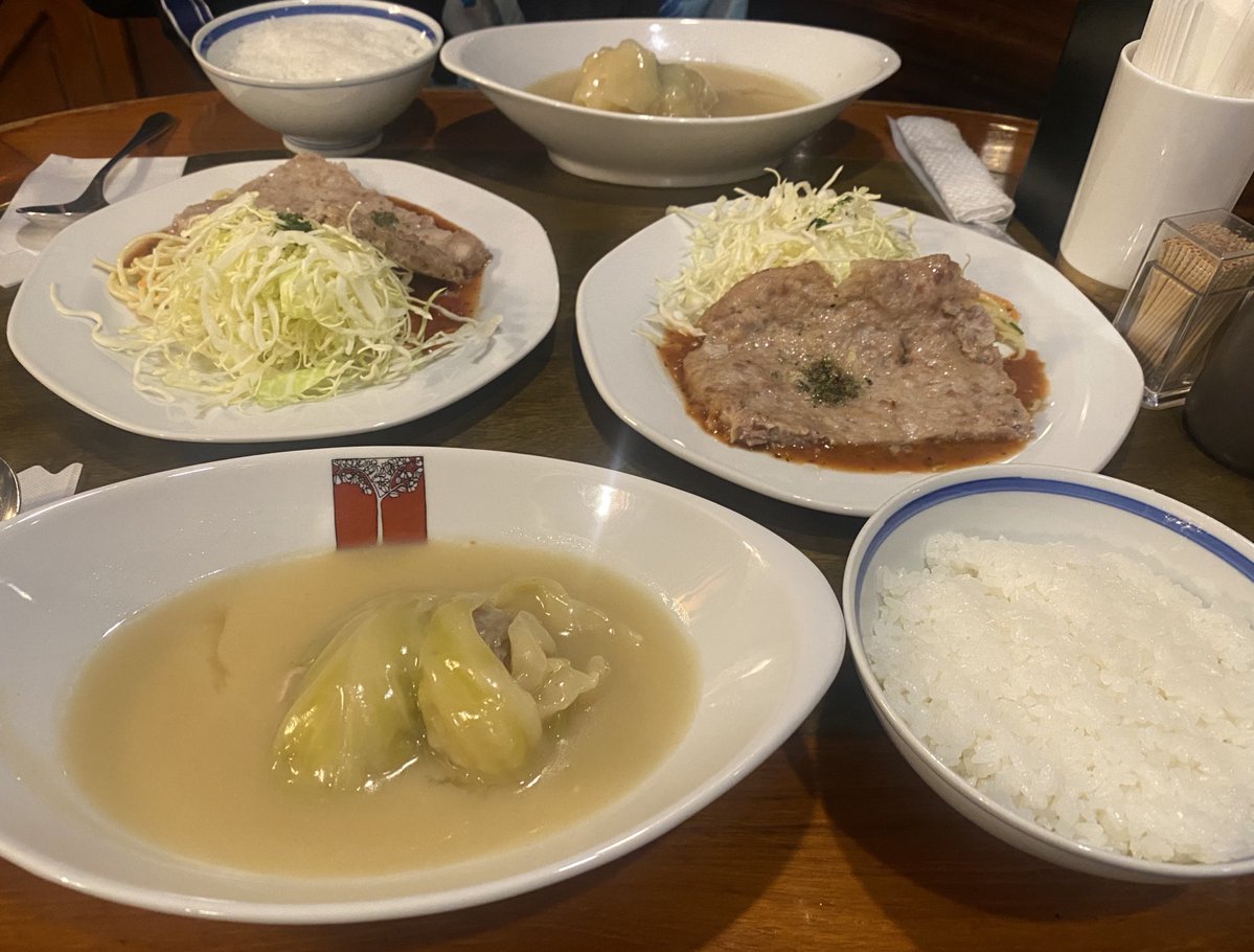 uta_yukinko's tweet image. 今日はランチデート🍽️…からの、カラオケオフ会🎤…からの、Bar Yukinkoで二次会🍻…で、美味しくて楽しくて耳福な1日でした😍✨

ランチしながらの女子トークも、カラオケオフも二次会も…たくさん笑った🤣

たくさんの素敵な歌仲間さんと出会えて幸せです🙌✨

お土産も感謝です🙏💕

#KMN
