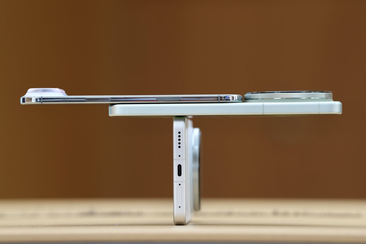 fenibook tweet media