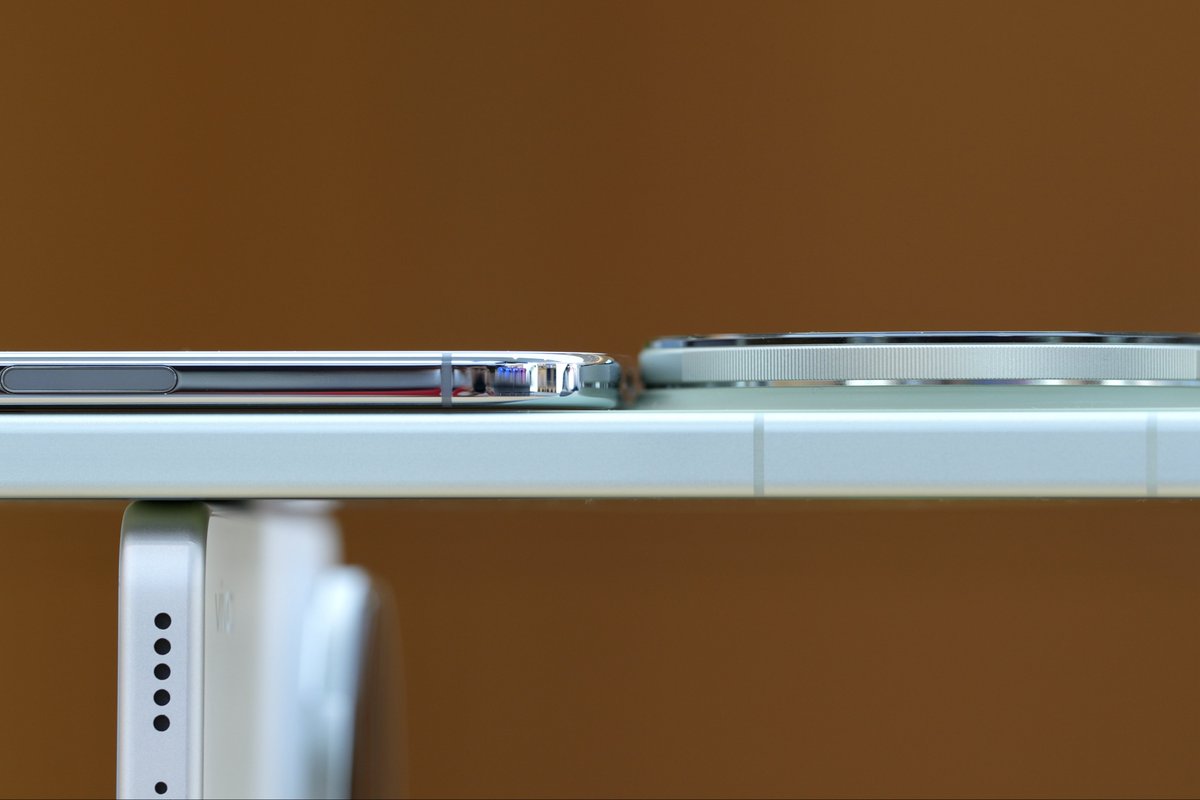 fenibook tweet media